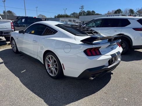 Used 2024 Ford Mustang GT Premium image 7