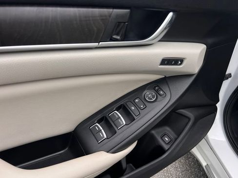 Used 2021 Honda Accord EX-L image 11