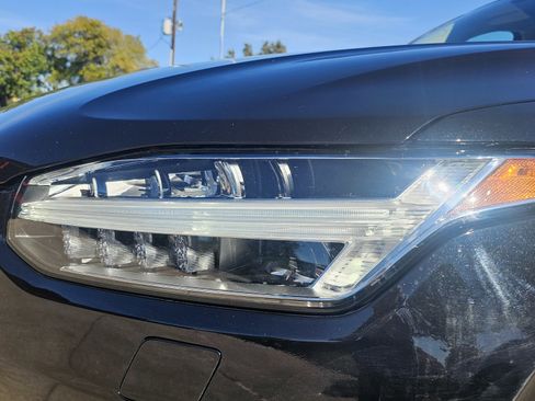 Used 2017 Volvo XC90 T6 Momentum w/ Vision Package image 11