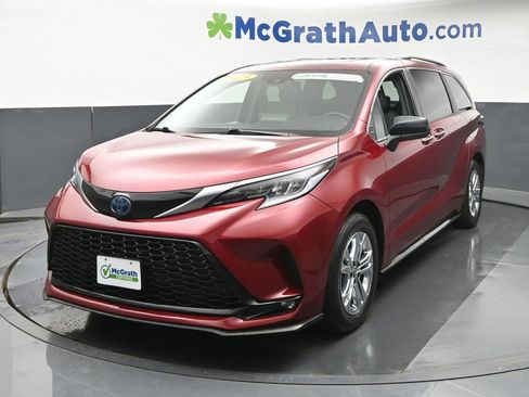 Used 2023 Toyota Sienna XSE AWD/4WD image 17