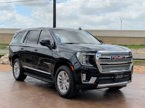 Used 2021 GMC Yukon SLT image 1