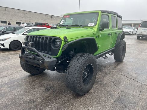 Used 2018 Jeep Wrangler Unlimited Sahara image 3