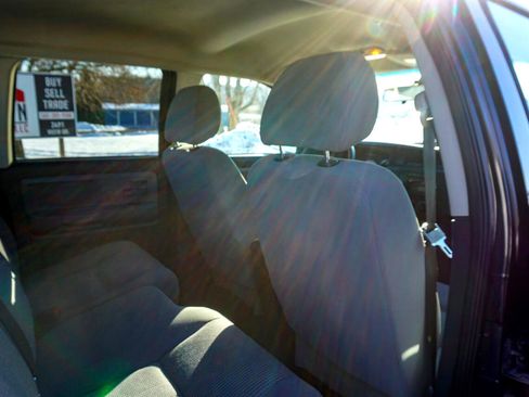 Used 2011 Dodge Dakota 4WD Crew Cab SXT image 20