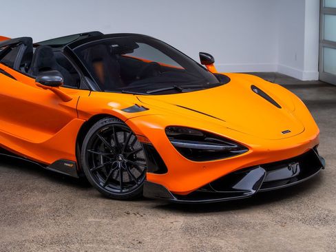 Used 2022 McLaren 765LT RWD image 2