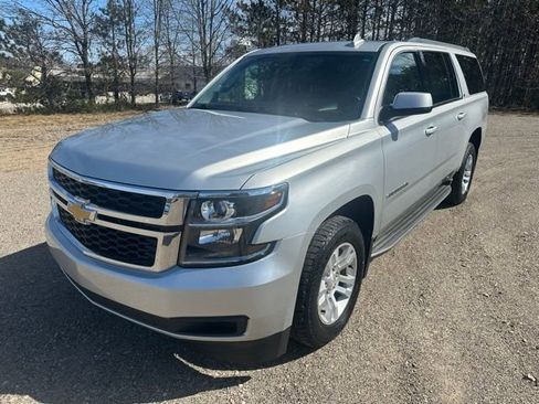 Used 2015 Chevrolet Suburban LT image 3
