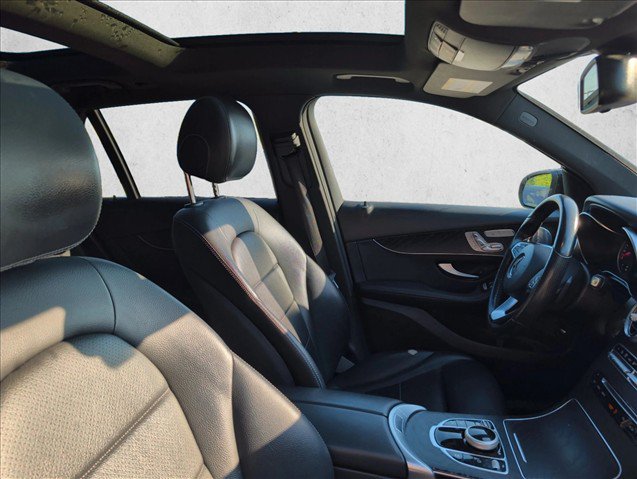 Used 2018 Mercedes-Benz GLC 300 4MATIC image 25