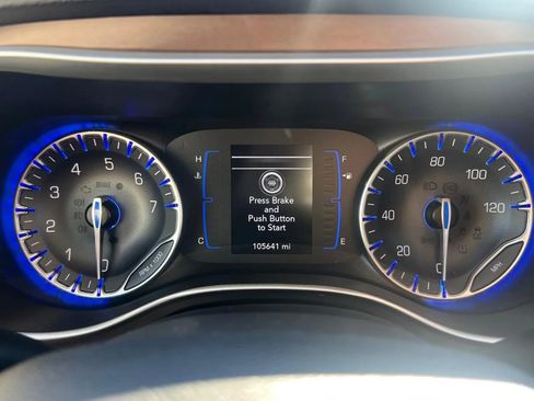 Used 2018 Chrysler Pacifica Touring-L w/ Premium Audio Group image 12