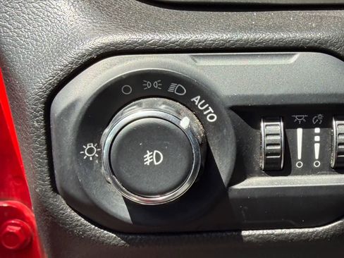 Used 2022 Jeep Wrangler Unlimited Sahara w/ Cold Weather Group AWD/4WD image 11