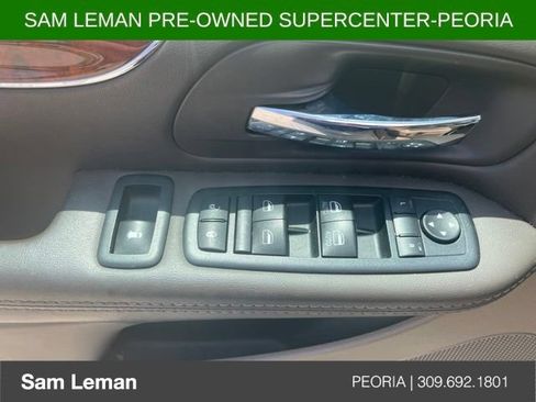Used 2014 Chrysler Town & Country Touring-L w/ Driver Convenience Group FWD image 11