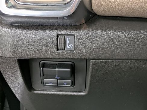 Used 2024 GMC Canyon Denali image 20