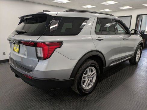 Certified 2025 Ford Explorer Active image 4
