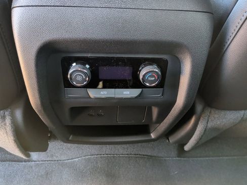 New 2026 Chevrolet Traverse LT image 38