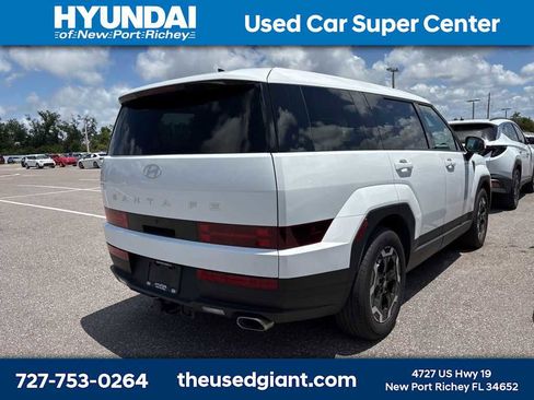 Used 2024 Hyundai Santa Fe SE FWD image 3