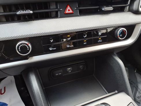 Used 2025 Kia Sportage LX image 24