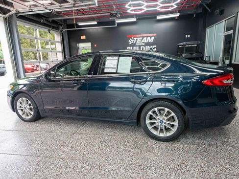 Used 2020 Ford Fusion SE FWD image 2