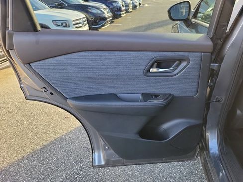 Used 2023 Nissan Rogue SV image 14