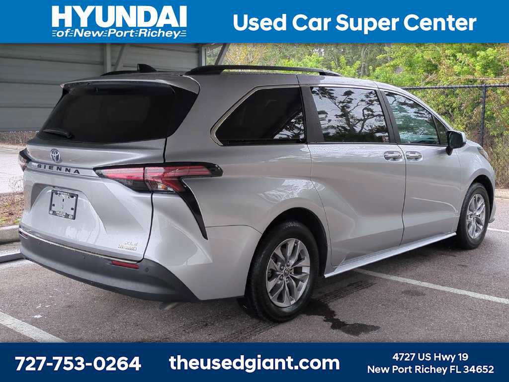 Used 2022 Toyota Sienna XLE FWD image 5