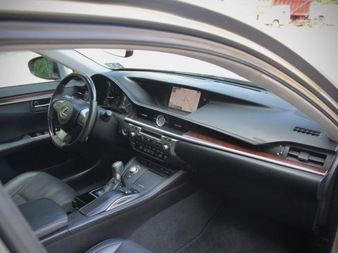 Used 2016 Lexus ES 350 w/ Navigation System Package FWD image 42