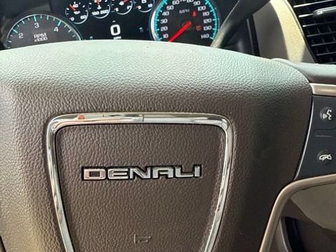 Used 2019 GMC Yukon Denali w/ Denali Ultimate Package AWD/4WD image 12