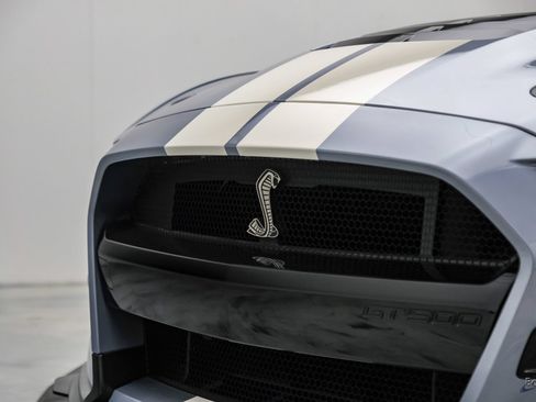 Used 2022 Ford Mustang Shelby GT500 w/ Carbon Fiber Track Pack RWD image 40
