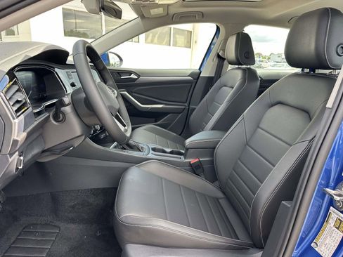 Certified 2023 Volkswagen Jetta SE w/ Panoramic Sunroof Package FWD image 13