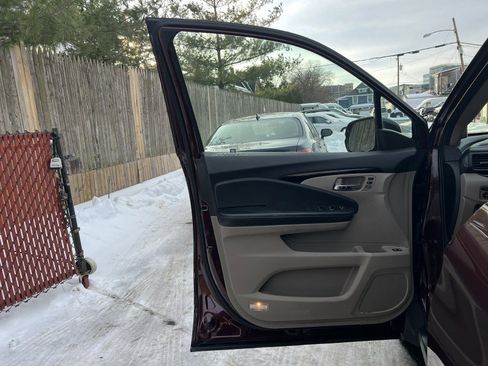 Used 2016 Honda Pilot Touring image 10