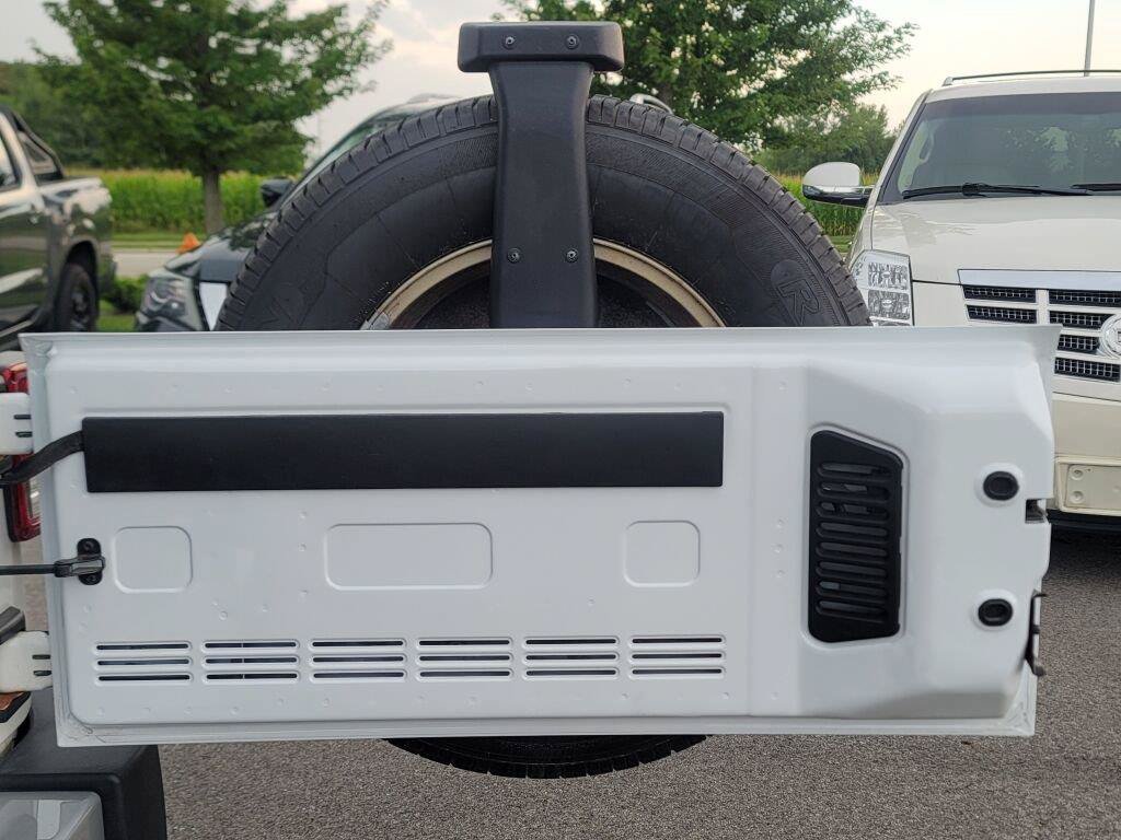 Used 2013 Jeep Wrangler Unlimited Sahara AWD/4WD image 17