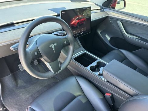 Used 2023 Tesla Model Y Long Range image 25
