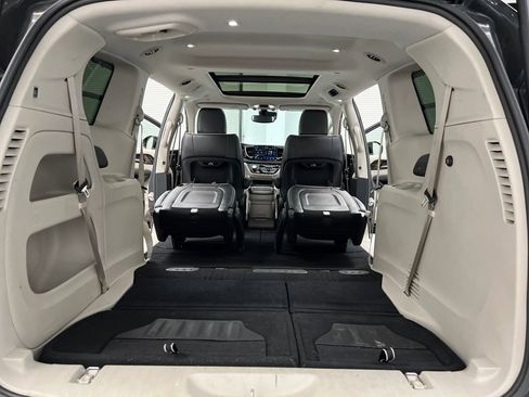 Used 2024 Chrysler Pacifica Limited FWD image 47