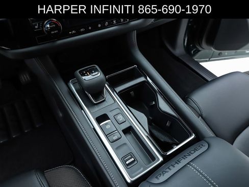 Used 2025 Nissan Pathfinder SL image 25