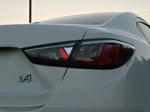 Used 2018 Toyota Yaris iA image 11