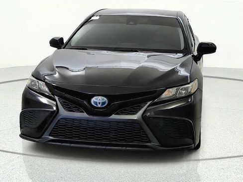 Used 2021 Toyota Camry SE FWD image 2