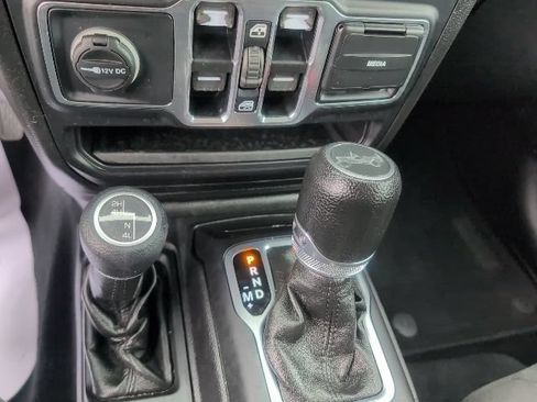 Used 2018 Jeep Wrangler Unlimited Sport S AWD/4WD image 31