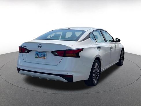 Used 2025 Nissan Altima 2.5 SV FWD image 14