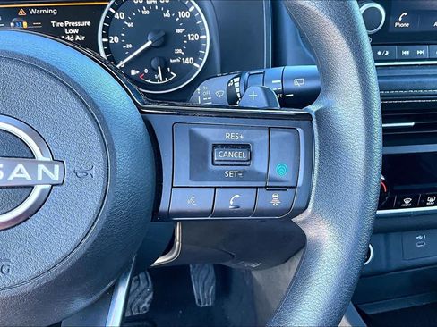 Used 2023 Nissan Rogue SV image 24