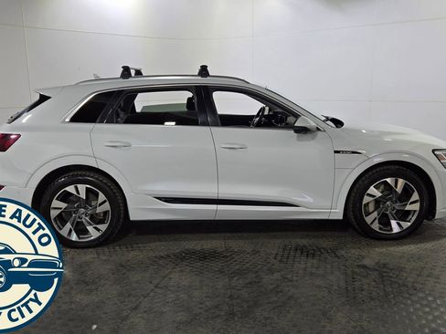 Used 2021 Audi e-tron Premium Plus w/ Premium Plus Package AWD/4WD image 8