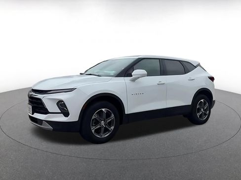 Used 2025 Chevrolet Blazer LT FWD image 8