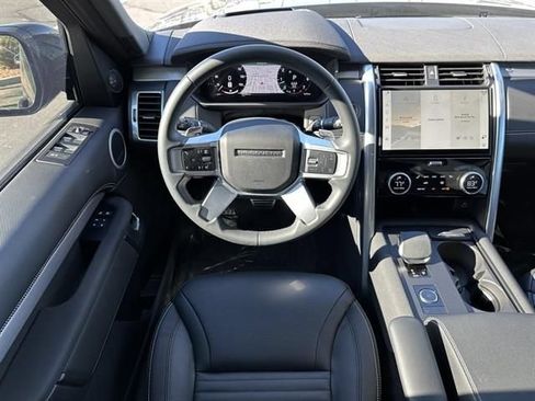 Used 2025 Land Rover Discovery Dynamic SE AWD/4WD image 11