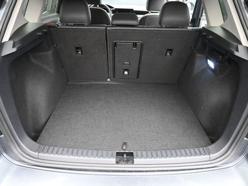 Used 2025 Volkswagen Taos SE image 6