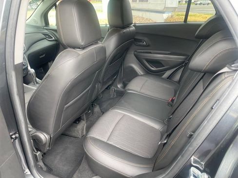 Used 2017 Chevrolet Trax LT w/ LT Convenience Package FWD image 13