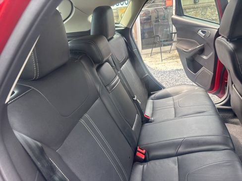 Used 2012 Ford Focus Titanium FWD image 16