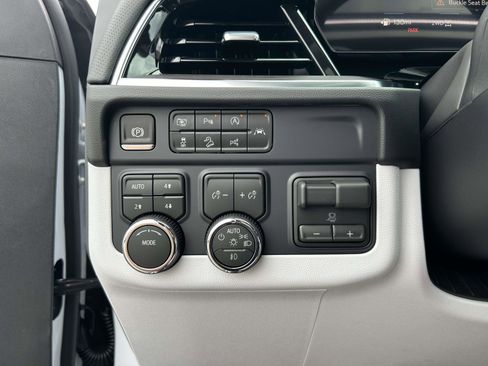 New 2026 Chevrolet Suburban Premier image 19