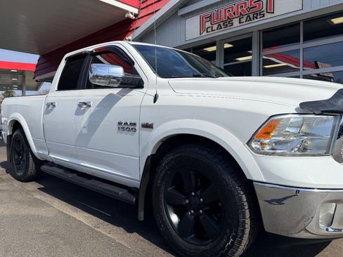 Used 2018 RAM 1500 SLT image 16
