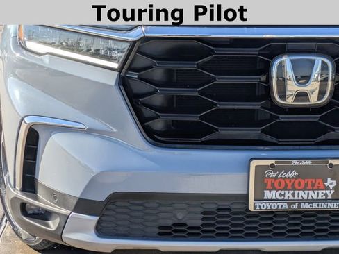 Used 2024 Honda Pilot Touring image 3