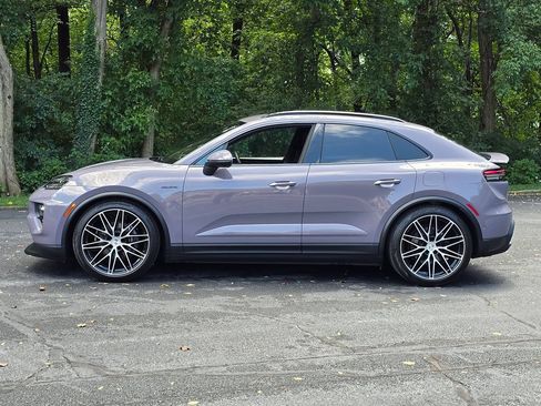 Used 2025 Porsche Macan 4 Electric AWD/4WD image 3