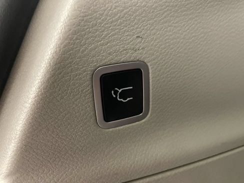 Used 2019 Chrysler Pacifica Touring-L FWD image 29
