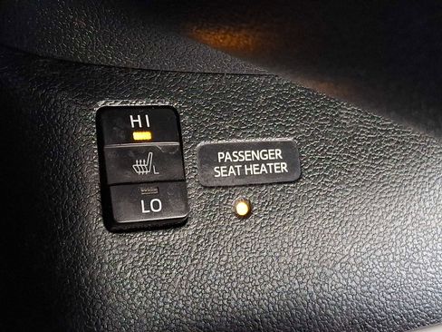 Used 2016 Toyota Prius Four image 18