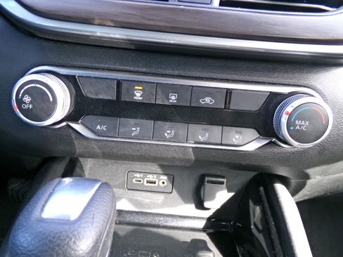 Used 2024 Nissan Altima 2.5 SV FWD image 10