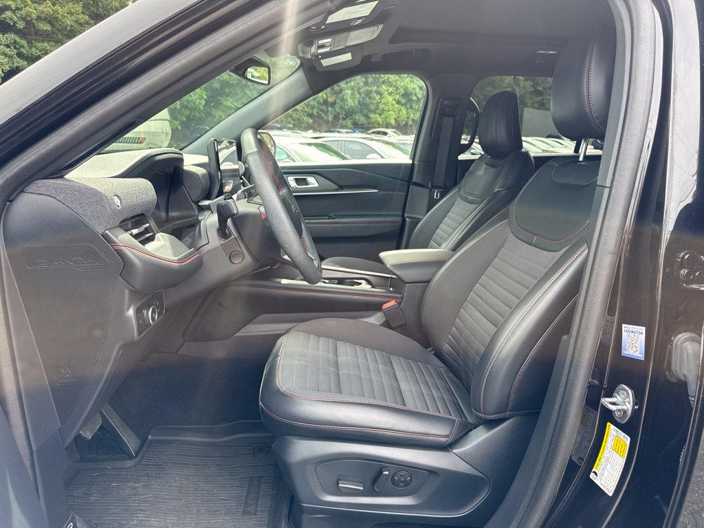 Used 2025 Ford Explorer ST-Line w/ Premium Package AWD/4WD image 17