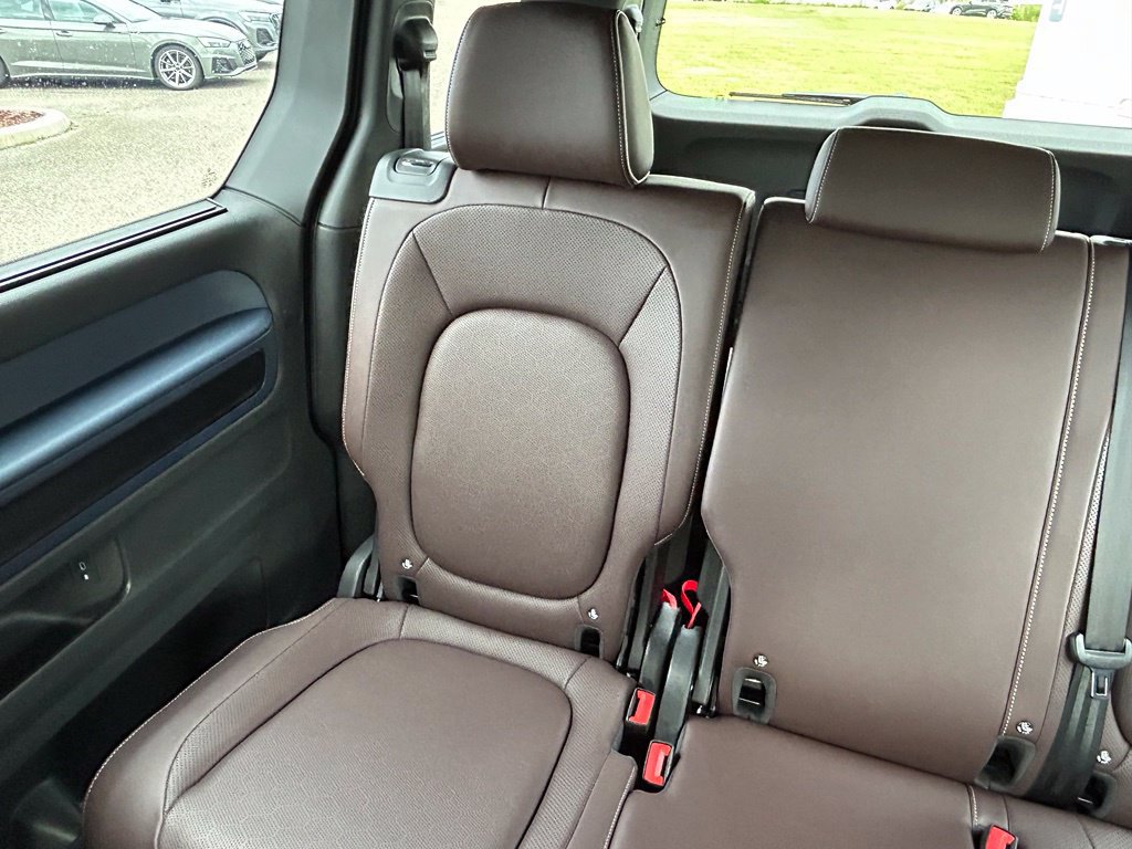 Used 2025 Volkswagen ID. Buzz Pro S RWD image 12